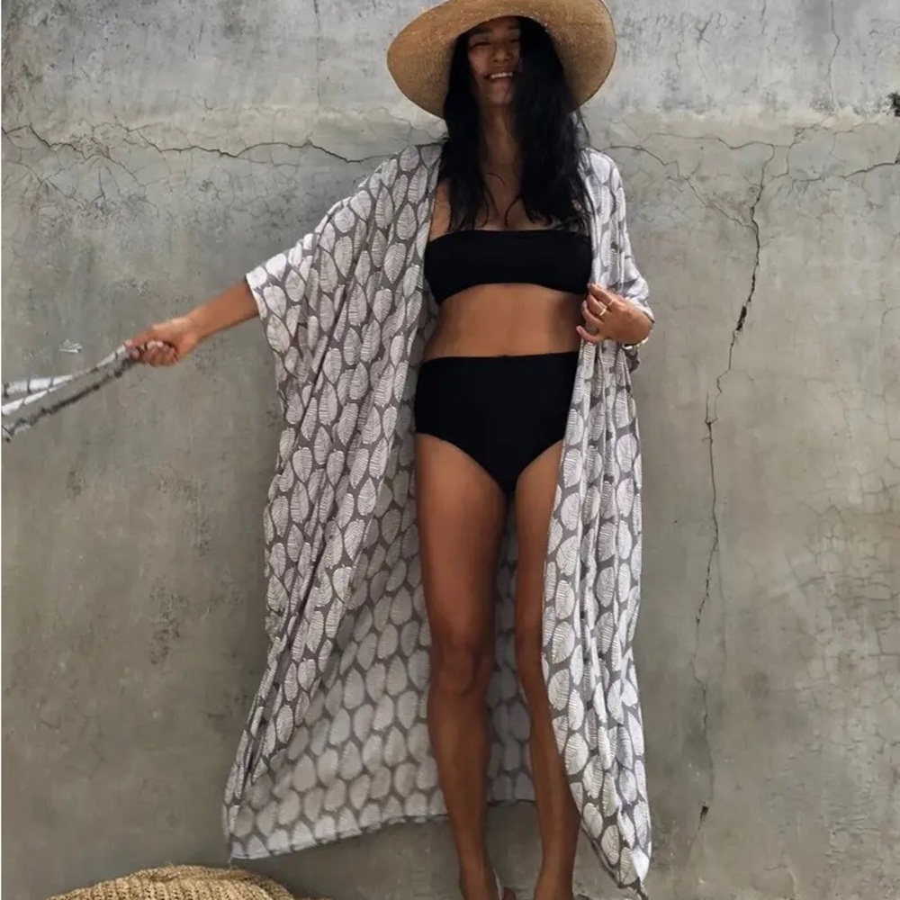 White & Black Leaf Pattern Open Front Beach Cover Up Shawl Wrap